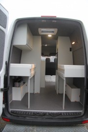 Mercedes Sprinter buscamper bed gedemonteerd